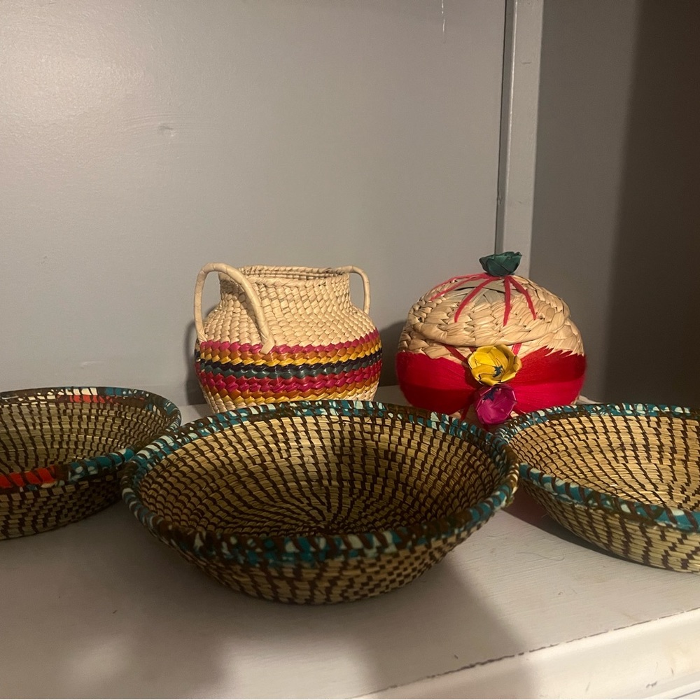 Lot of 5 woven baskets